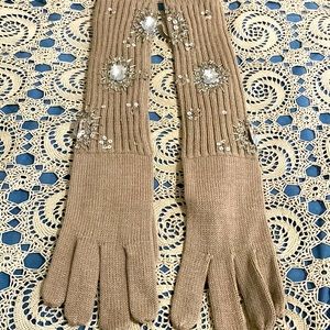 IMAN Embellished Gloves